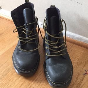 Women’s black Dr Marten boots sz 10
